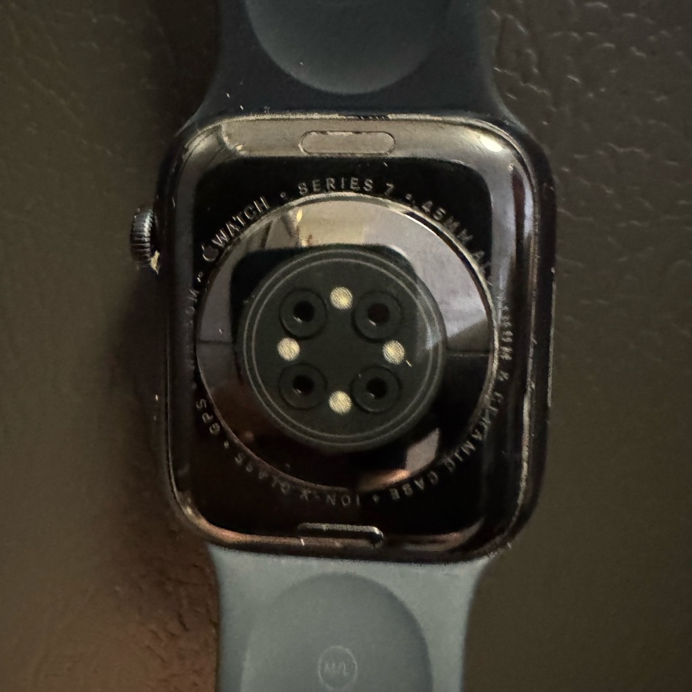 Apple Watch Series 7 45mm GPS - Picture 3 of 5